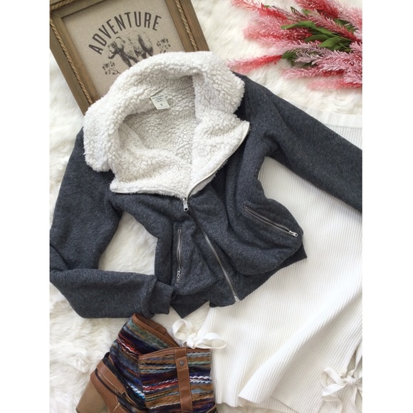 SOLD🚫Abercrombie & Fitch Iron Range Sherpa - Picture 4 of 12